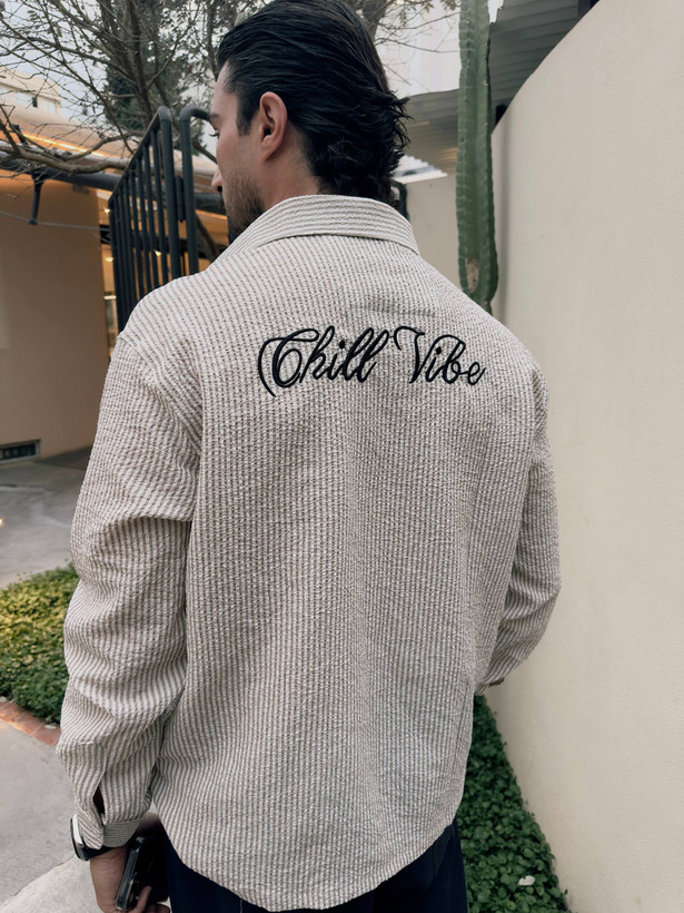 پیراهن آستین بلند کنفی پشت گلدوزی chill vibe ترند باکسی لش مردانه کرمی ابی روشن طوسی راه راه رینگری ترند بازار (۹۴۱)
